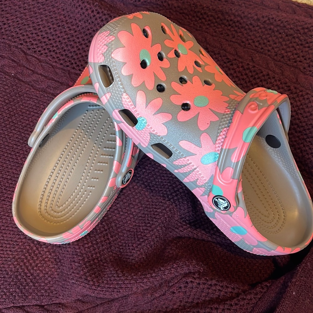Women’s crocs size 8